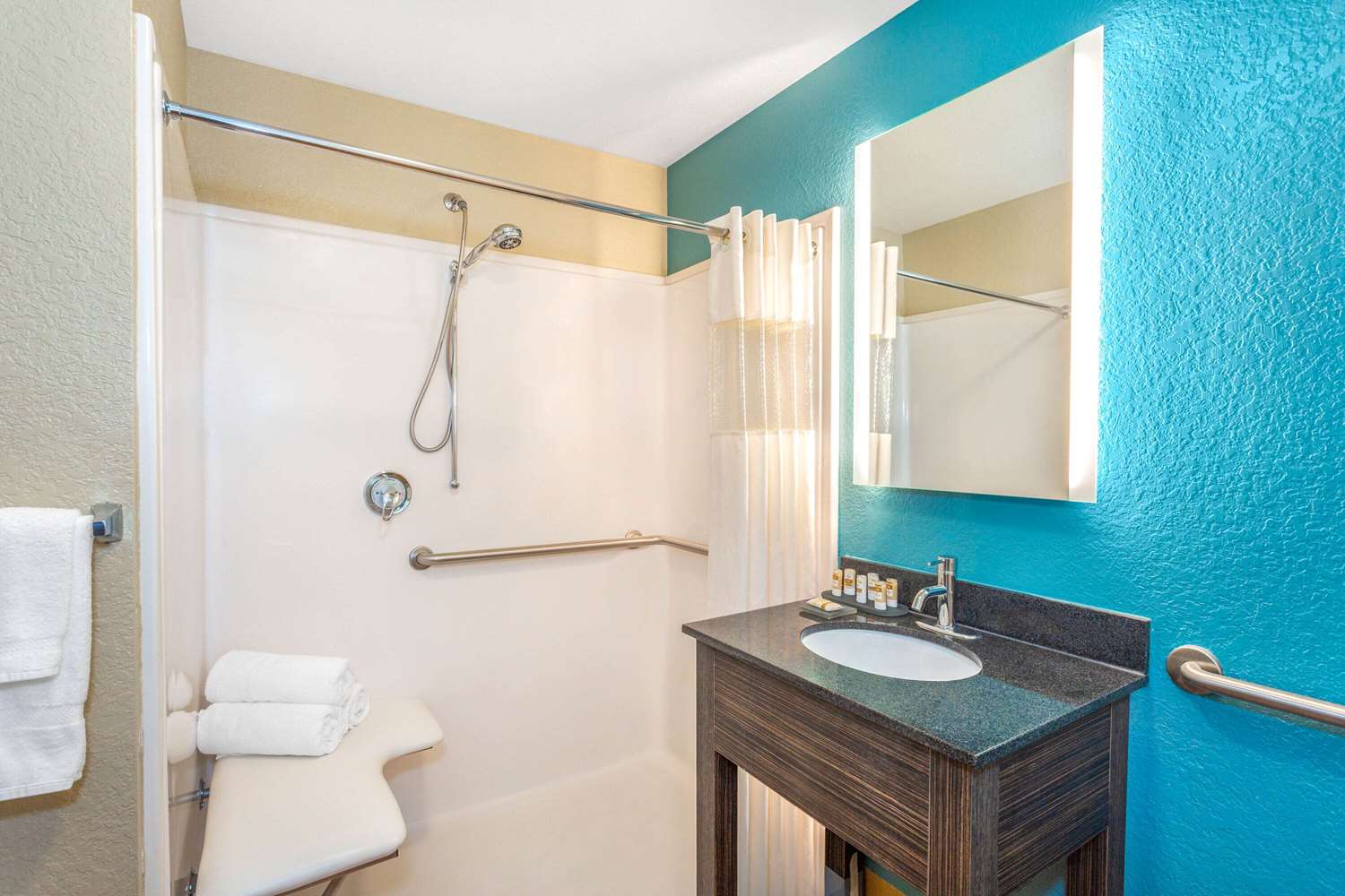 La Quinta Inn & Suites by Wyndham Sebring 54/56