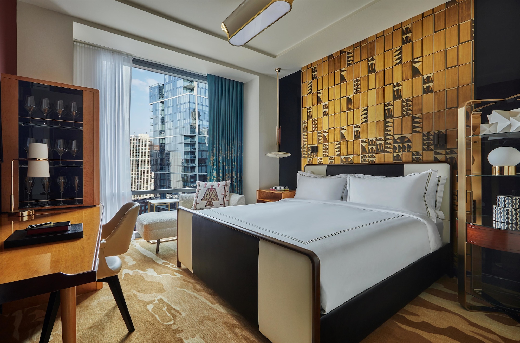 SUPERIOR, KING BED, ACCESSIBLE