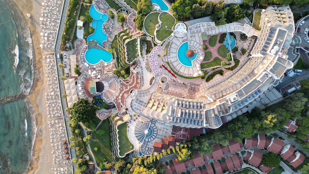 Sunrise Queen Resort 47/50