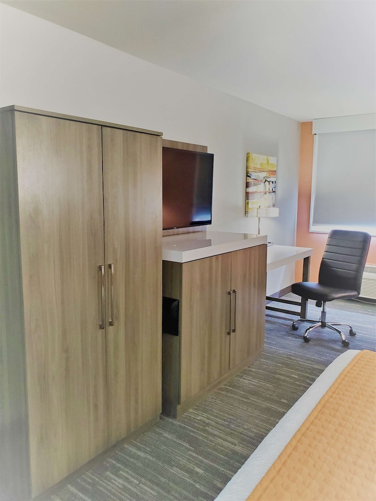 Best Western Plus Renton Inn 7/37