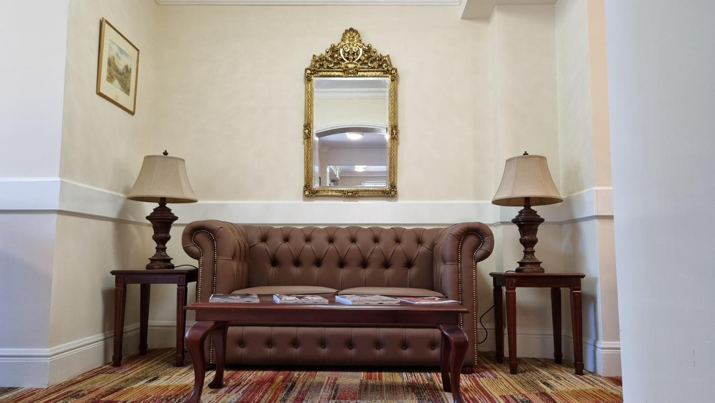Royal Swan, Ashley Manor - B&B 6/30