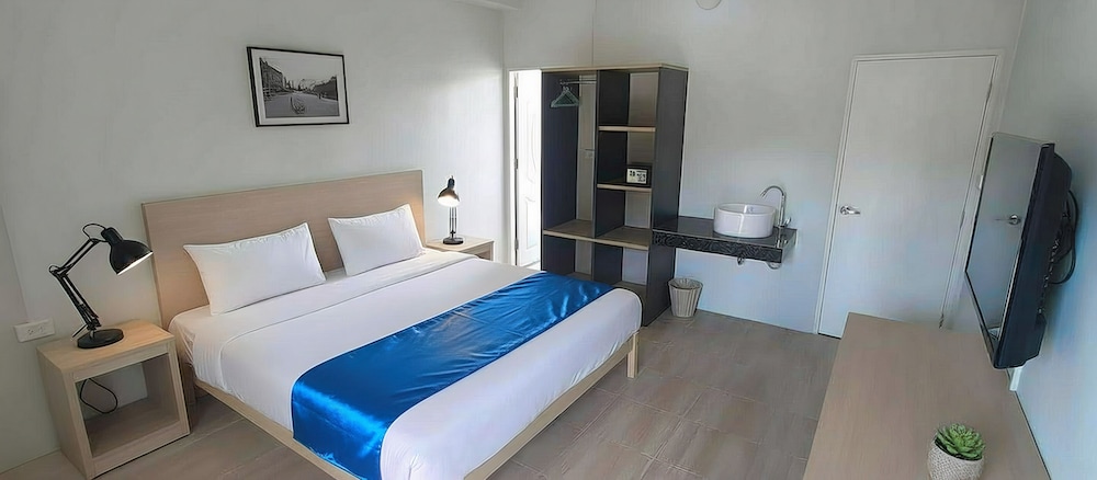 Koh lanta Hotels and Co Working Space 18/65