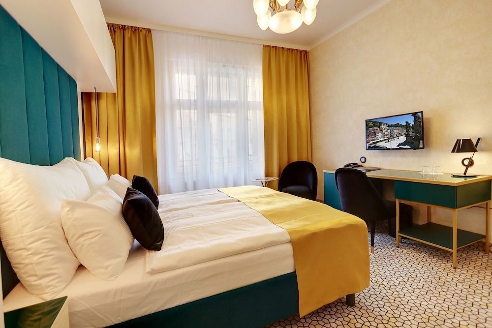 COMFORT, DOUBLE BED, CITY VIEW