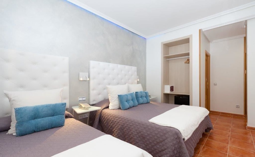 Hostal Las Fuentes 7/66