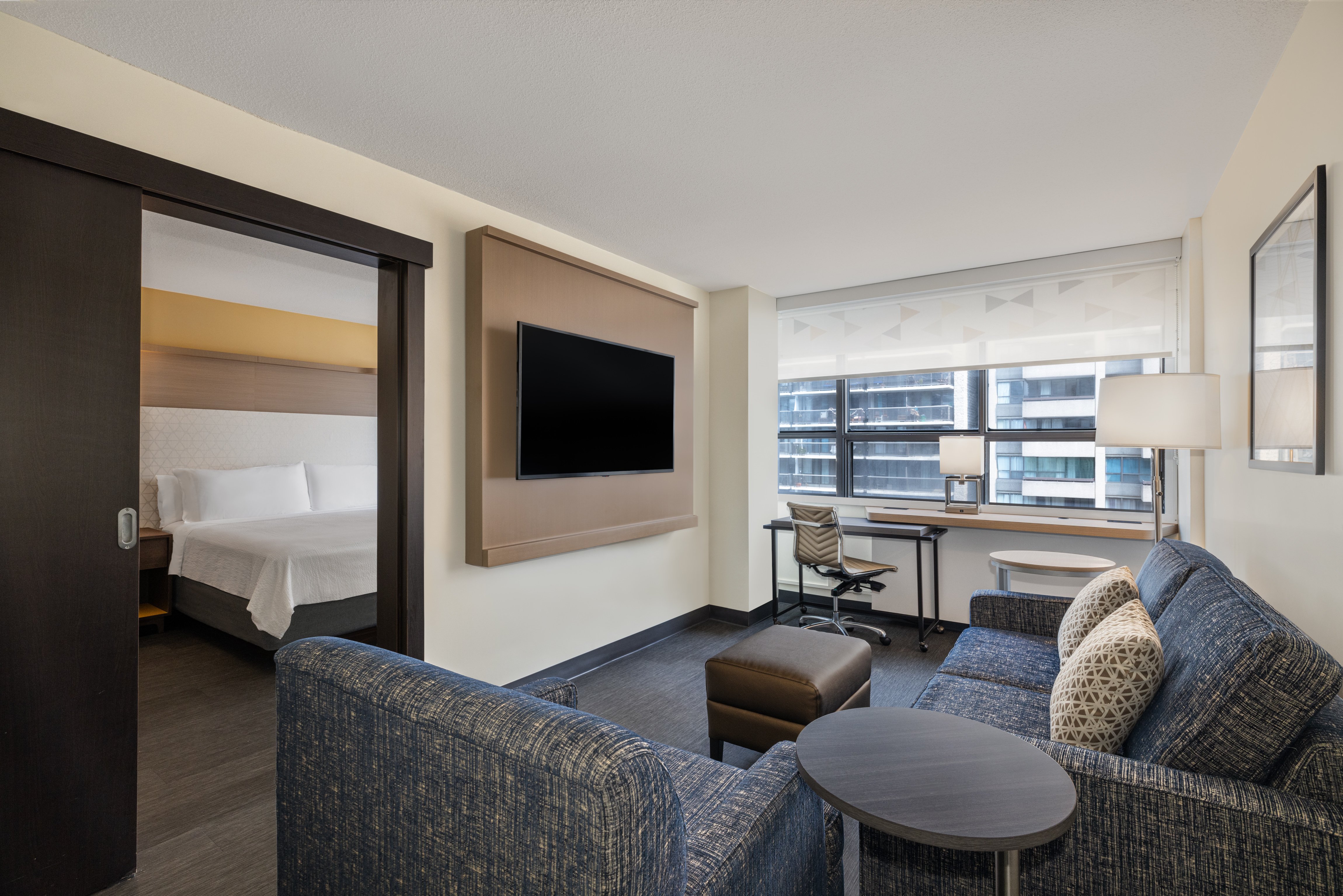 HOLIDAY INN TORONTO DOWNTOWN CENTRE 50/79