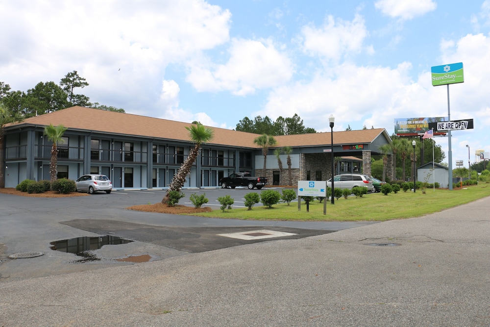 Baymont by Wyndham Ridgeland I-95 1/16