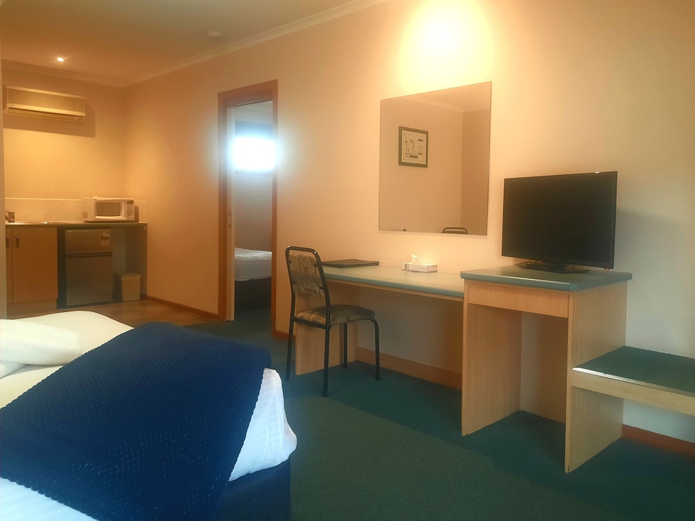 Arthur Phillip Motor Inn 26/36