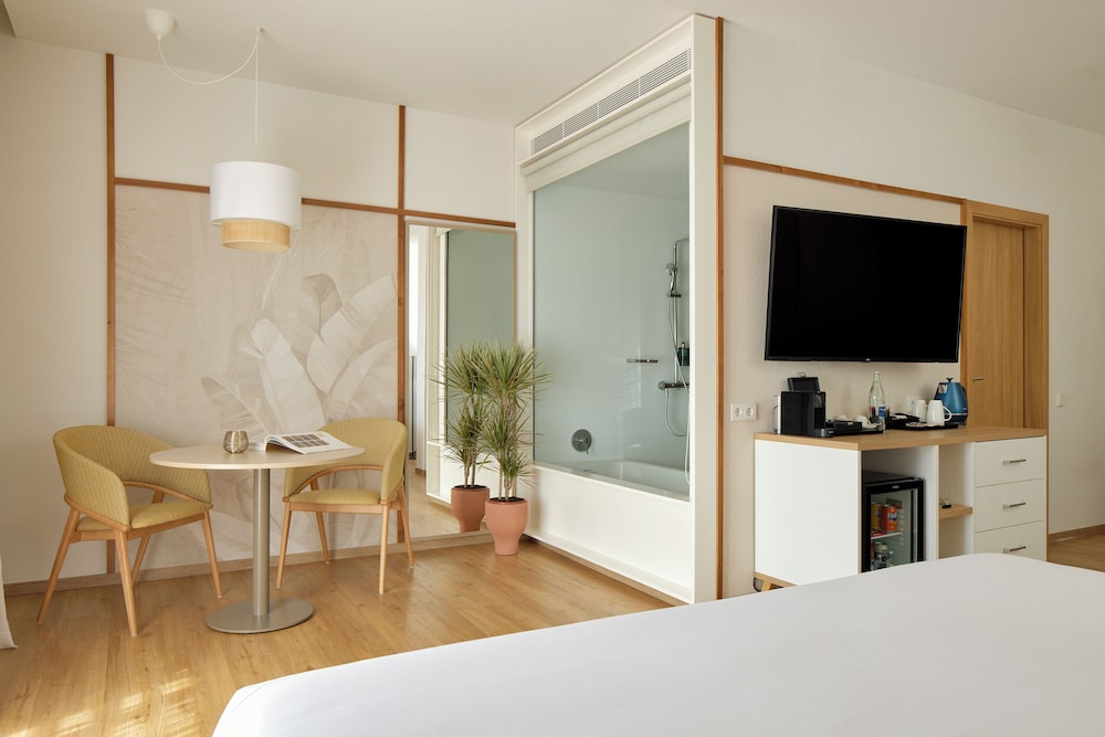 The Level, Suite, Ocean View