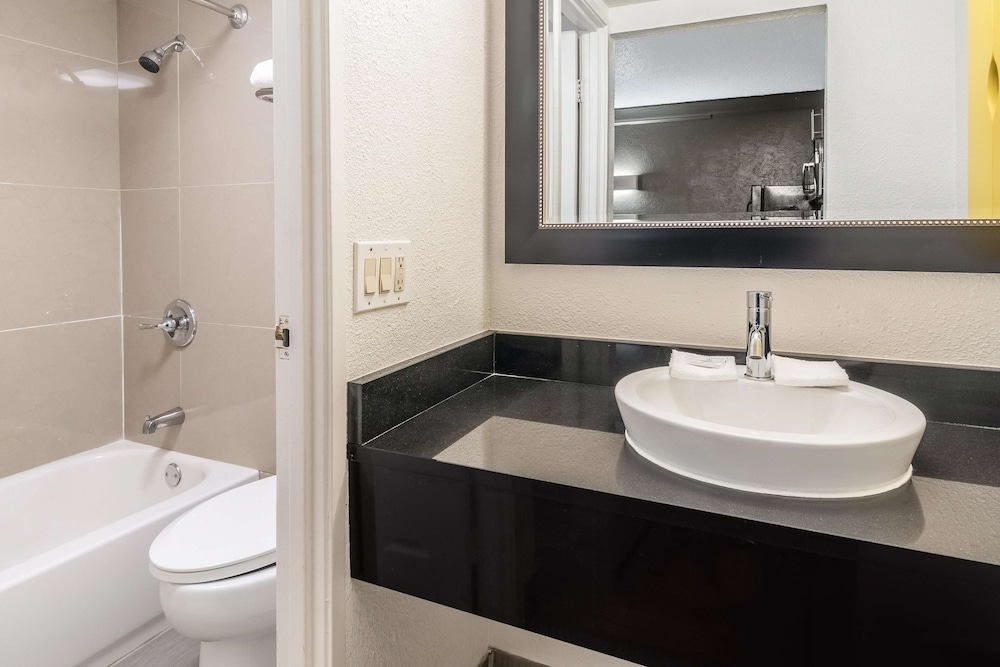 Studio6 Fort Worth, TX - West Medical Center 44/49
