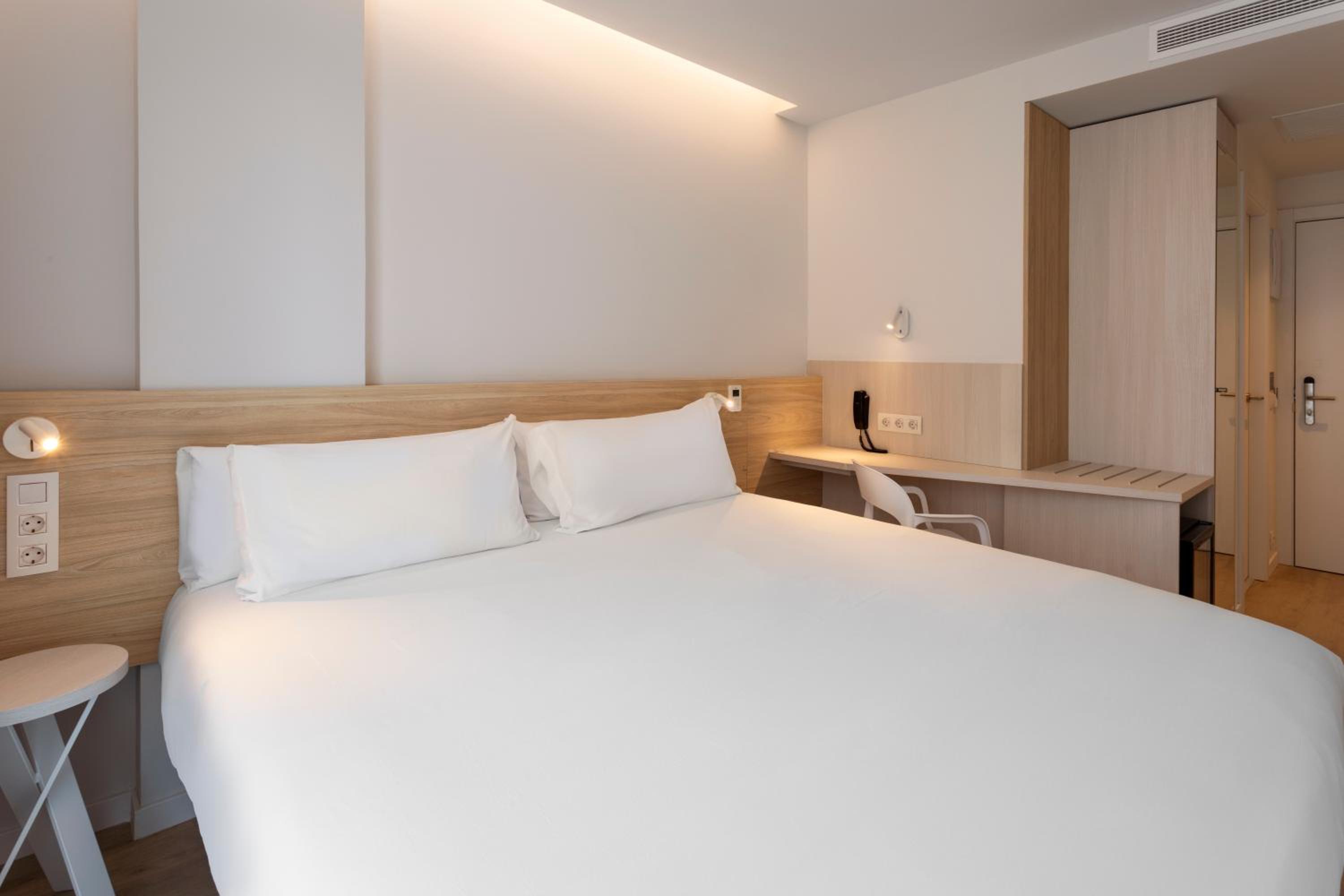 Room, Queen Bed