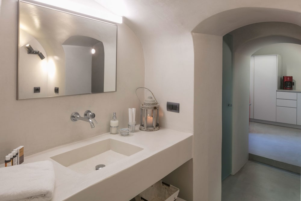 Villa, 2 King Beds, Caldera View, Sofa, Jetted Tub