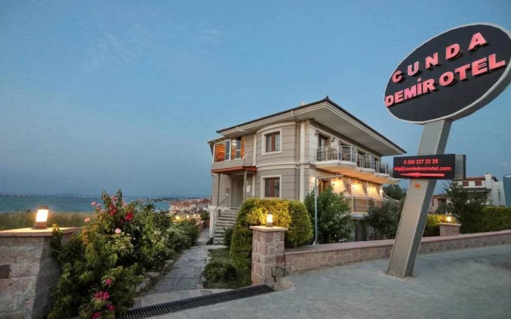Cunda Demir Hotel 4/20