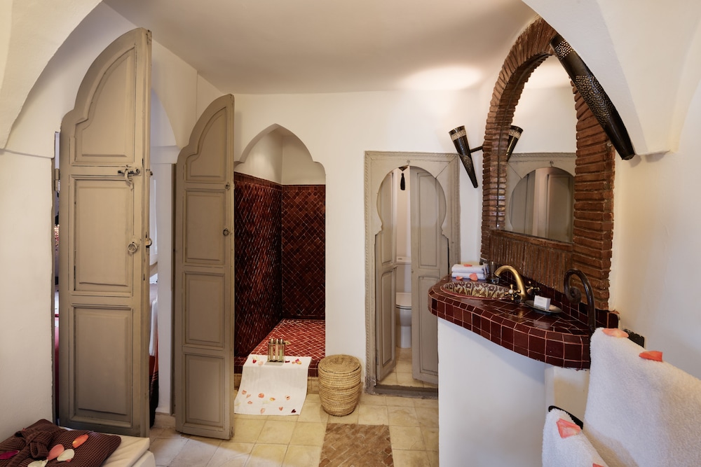 LES JARDINS D HENIA RIAD AND HAMMAM 34/36