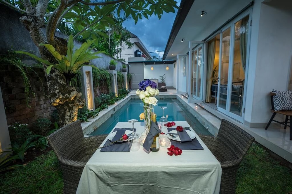 Villa Putih Berawa 35/50