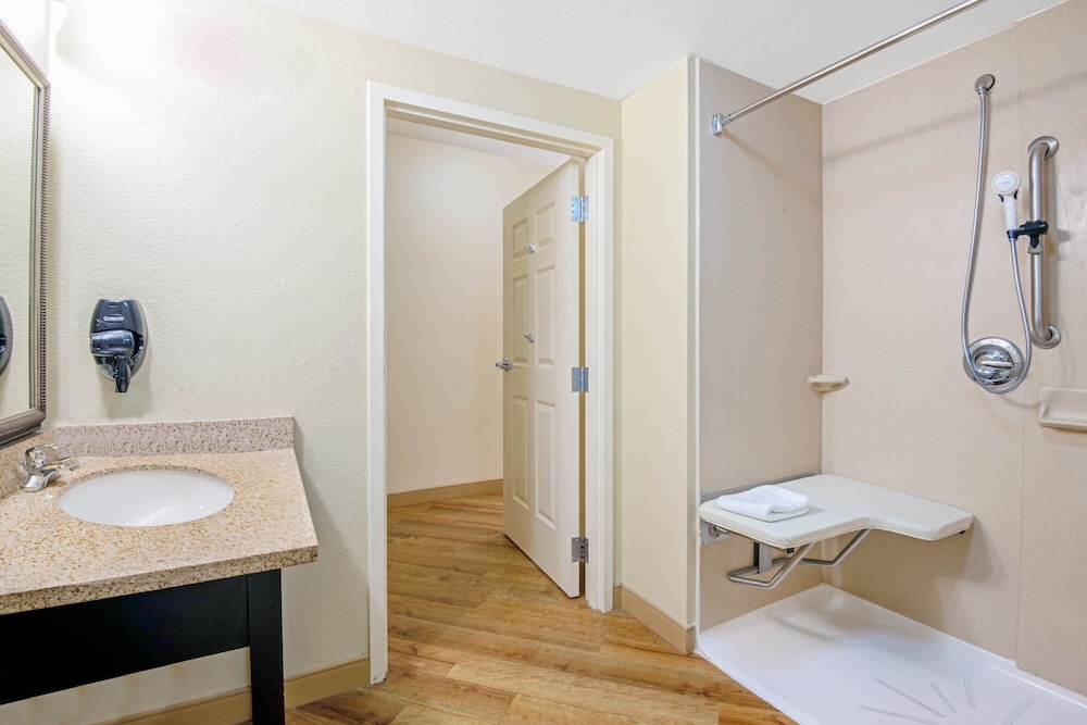 La Quinta Inn & Suites by Wyndham Lawton / Fort Sill 17/47