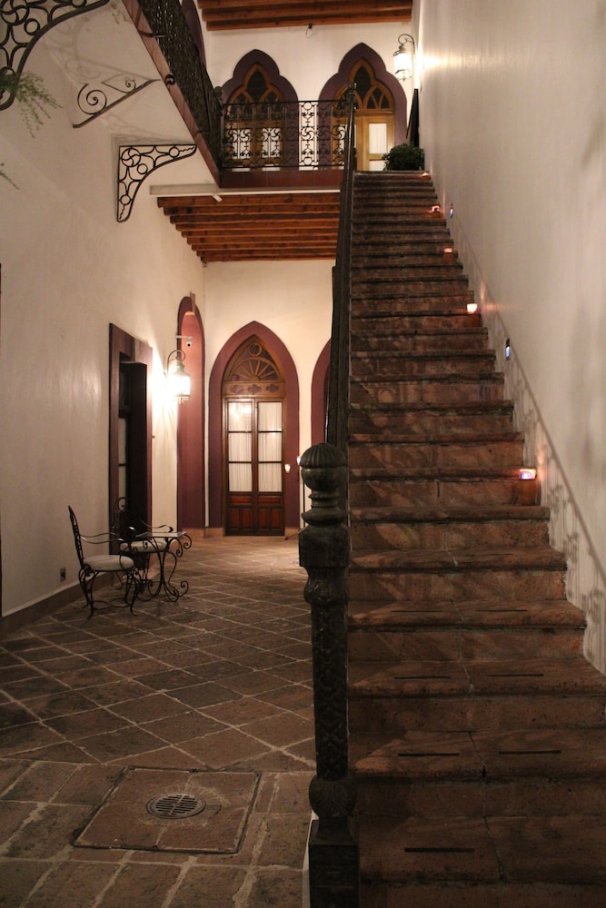 EL SERAFIN HOTEL BOUTIQUE 44/80