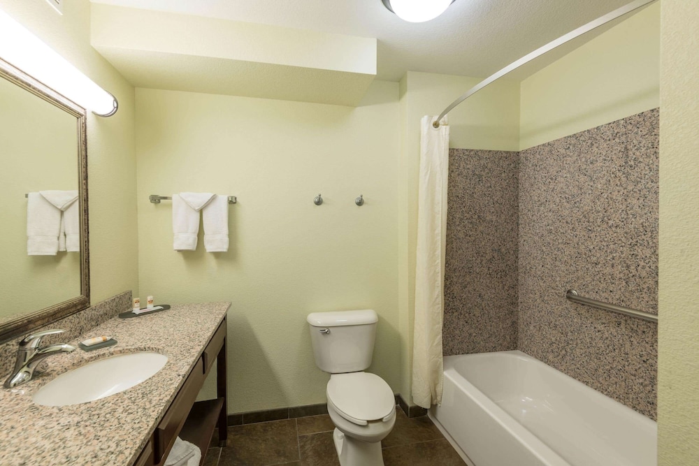 La Quinta Inn & Suites by Wyndham Las Vegas Airport South 16/46