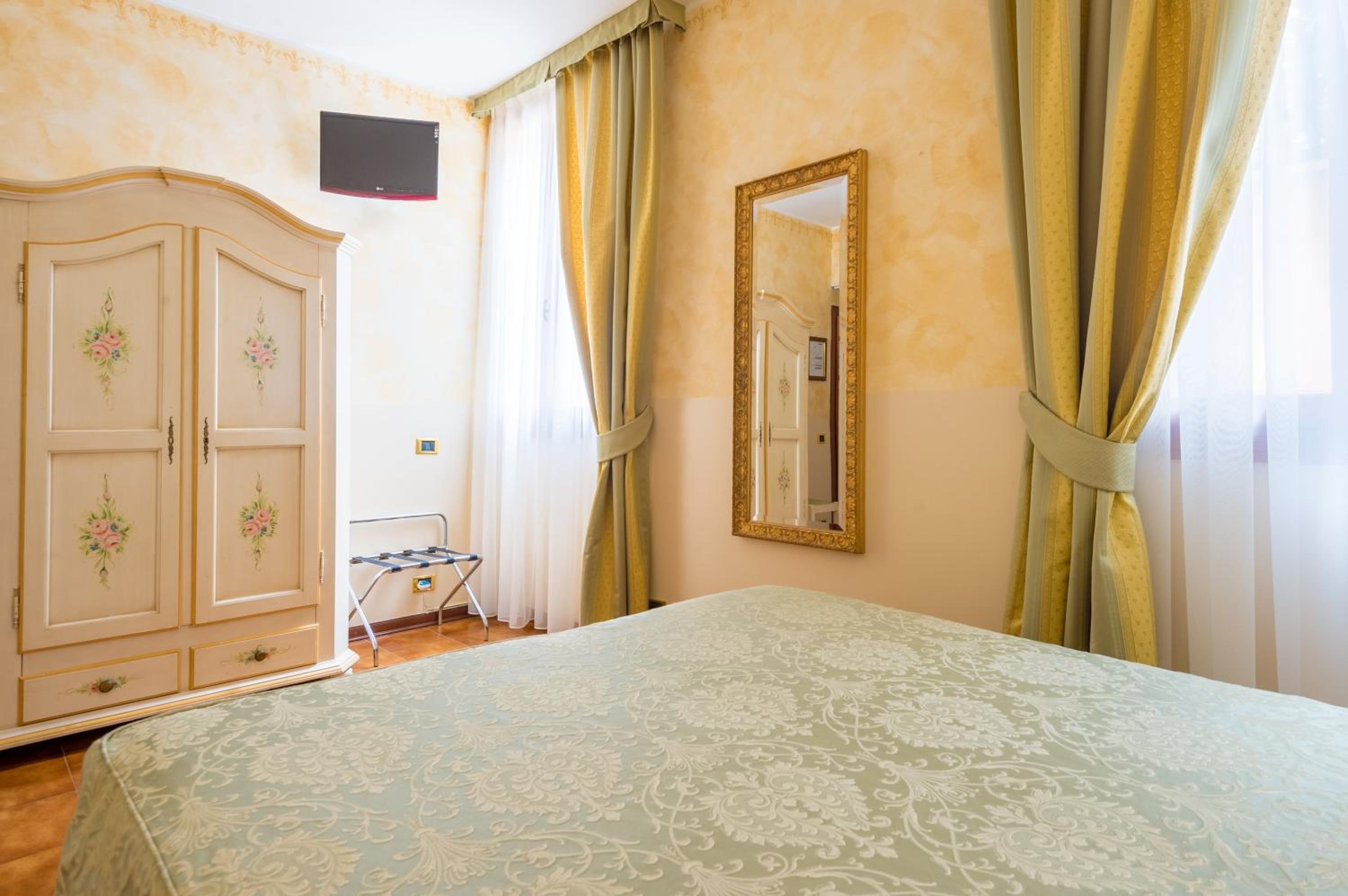 COMFORT, DOUBLE OR TWIN BED