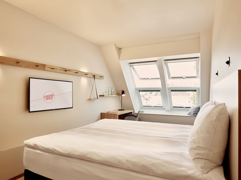 Room, Courtyard View