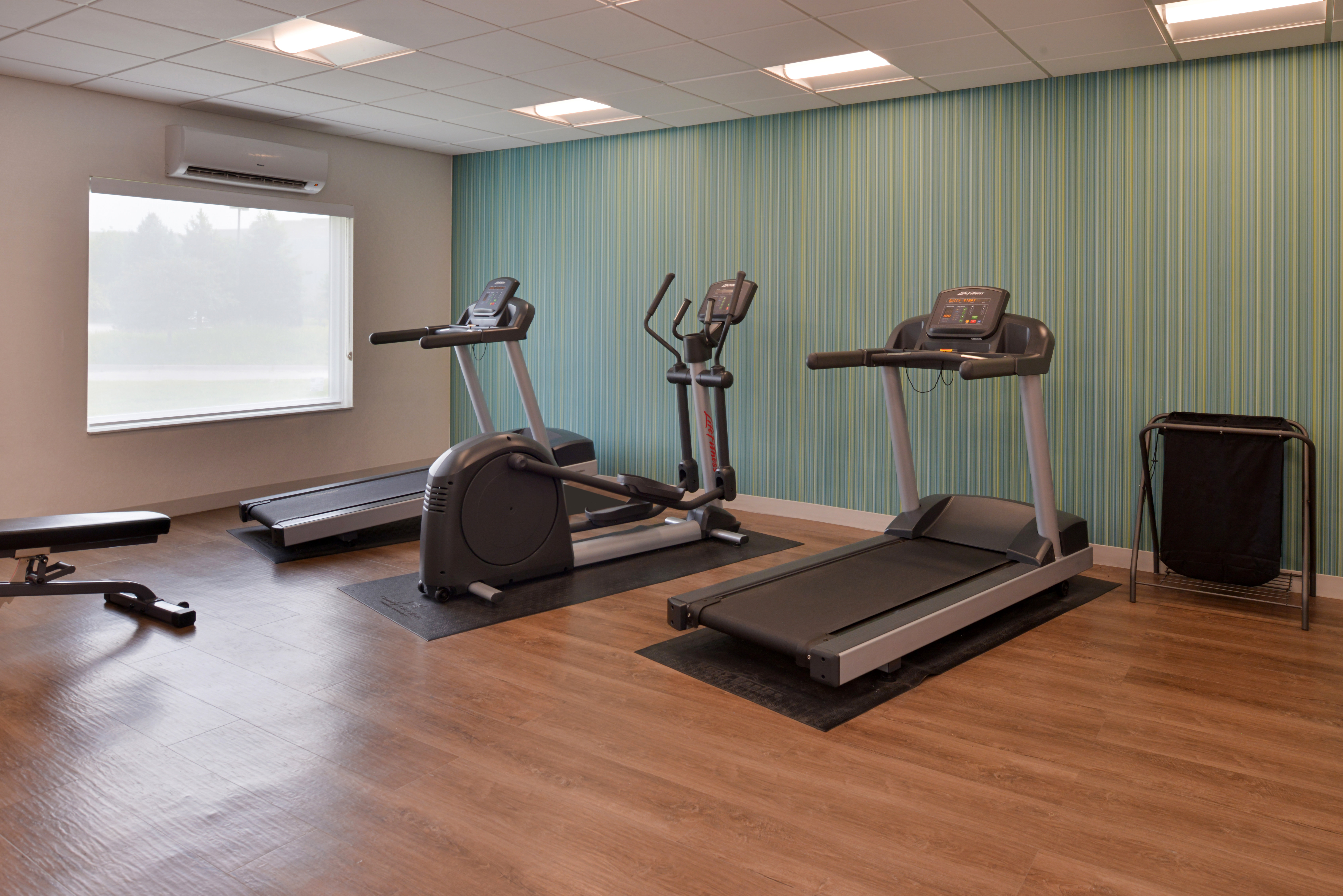 Holiday Inn Express And Suites Omaha 120th And Maple 37/56