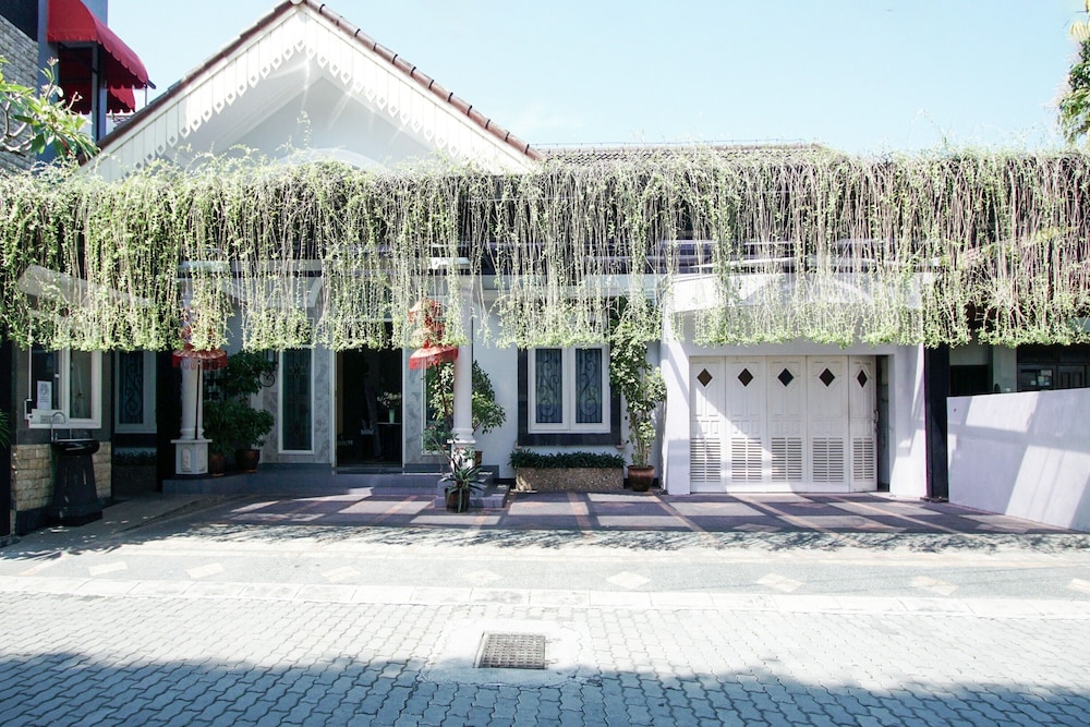 OYO 3986 Just 11 Boutique Residence Syariah 1/32