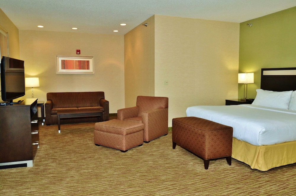 Holiday Inn Express Suites Center Township 24/78