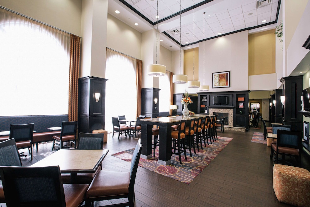 Hampton Inn Suites Effingham 48/63