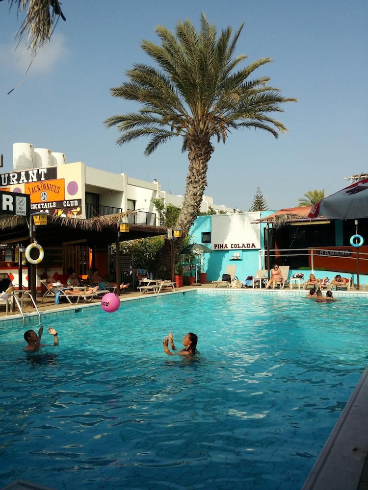 Kkaras Hotel 40/68