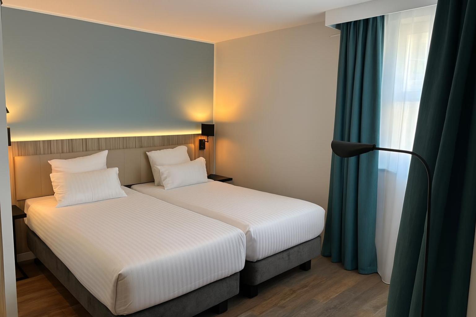 Room, Twin Beds, Four Points by Sheraton Reims Cathedrale 2/10