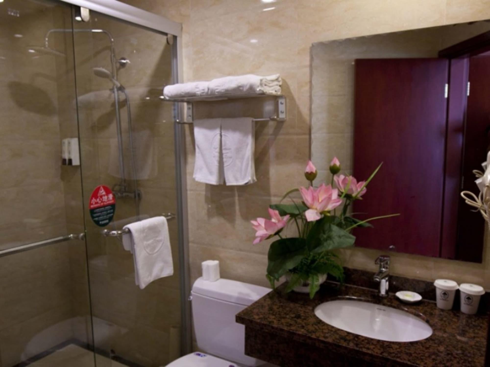 GreenTree Inn Shanghai Hongqiao Hub Convention Center Jinghua Road Shell Hotel 25/26