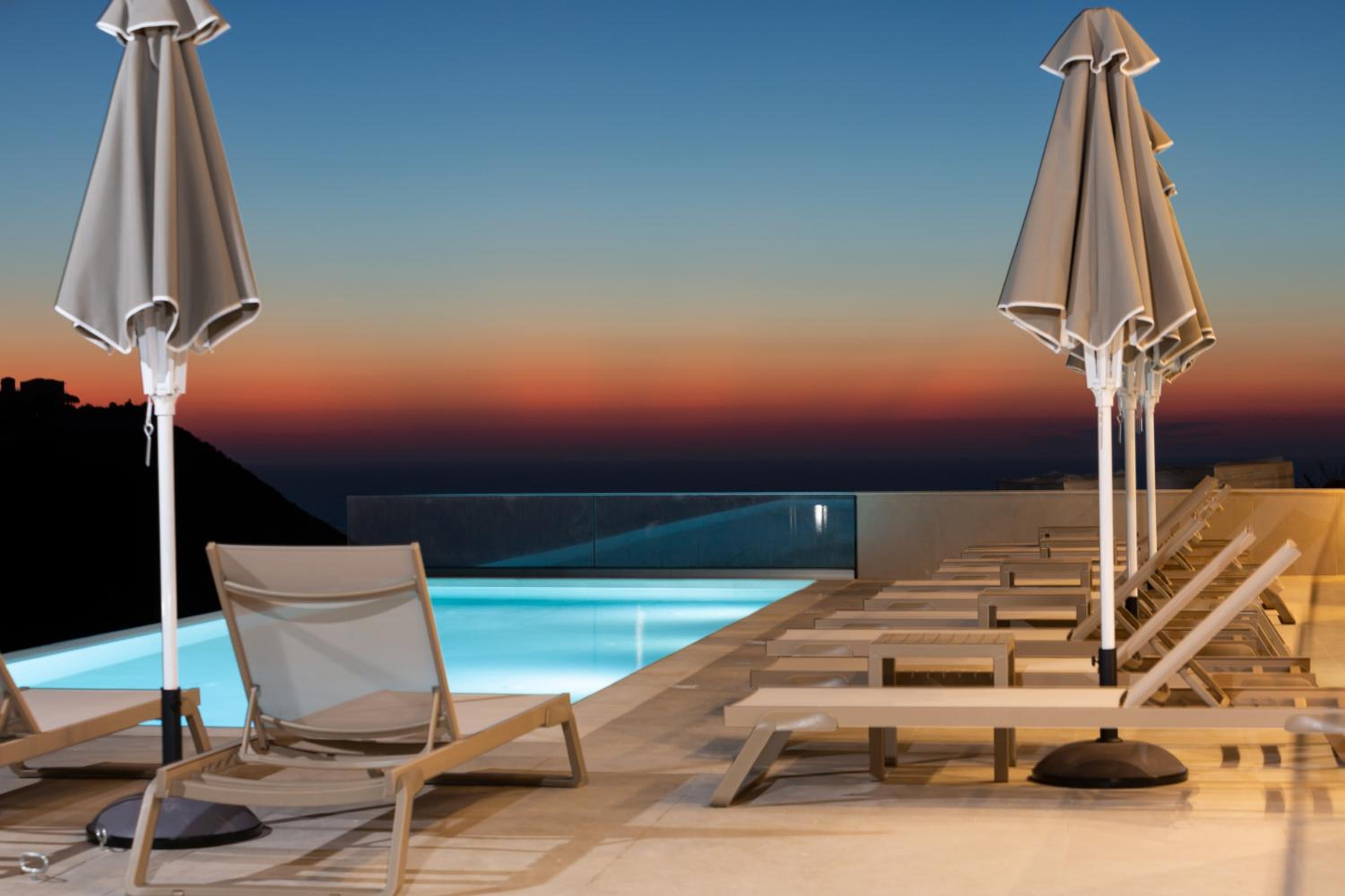Sky View Suites 22/50