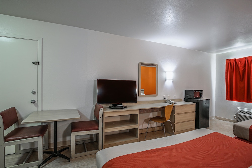 Motel6 Pasadena, TX 35/45