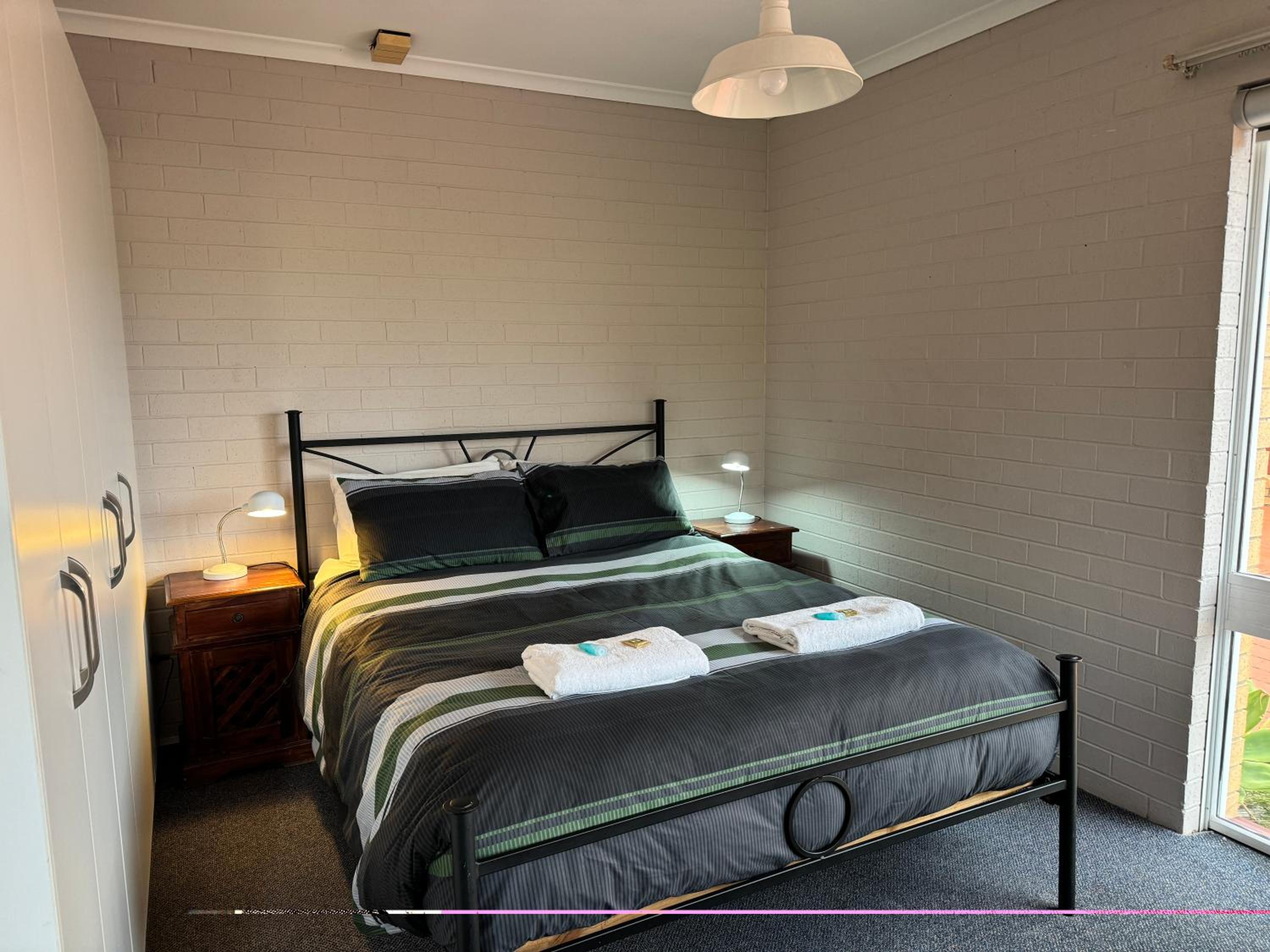 Downstairs, Queen Bed