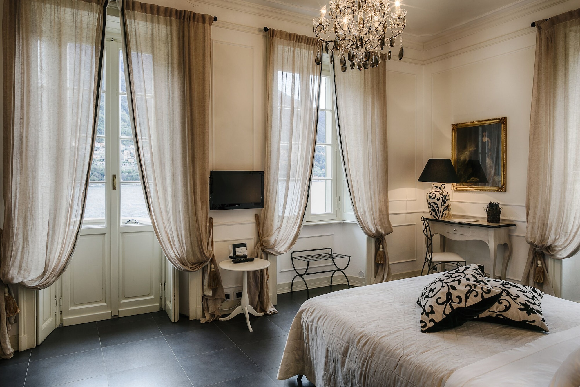 PREMIUM, SUITE, LAKE VIEW, TERRACE