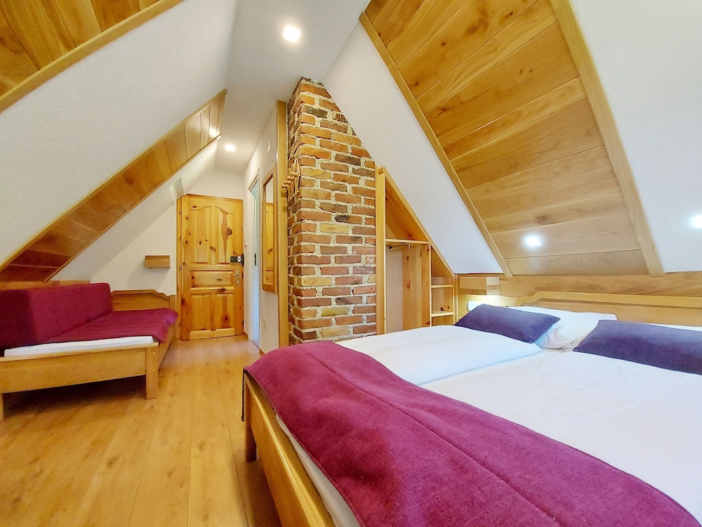 Roof, Triple, Single Bed