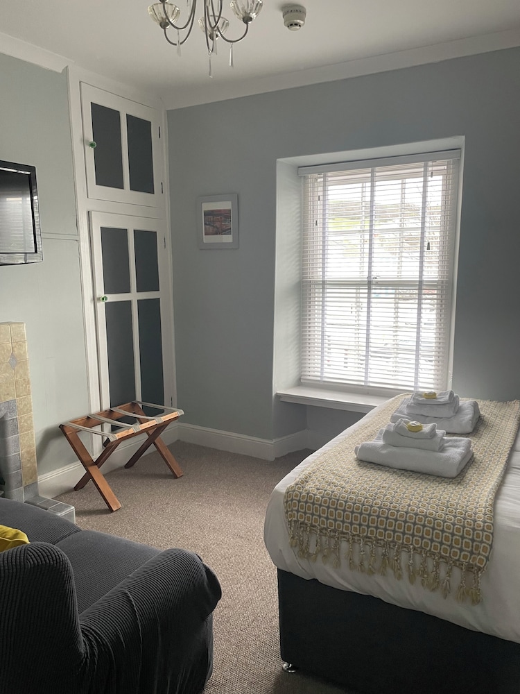 Arosfa Harbourside Guest House 38/50