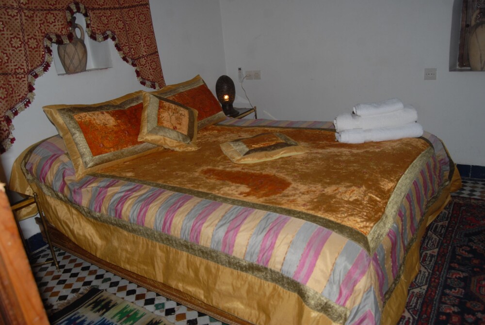 DOUBLE BED