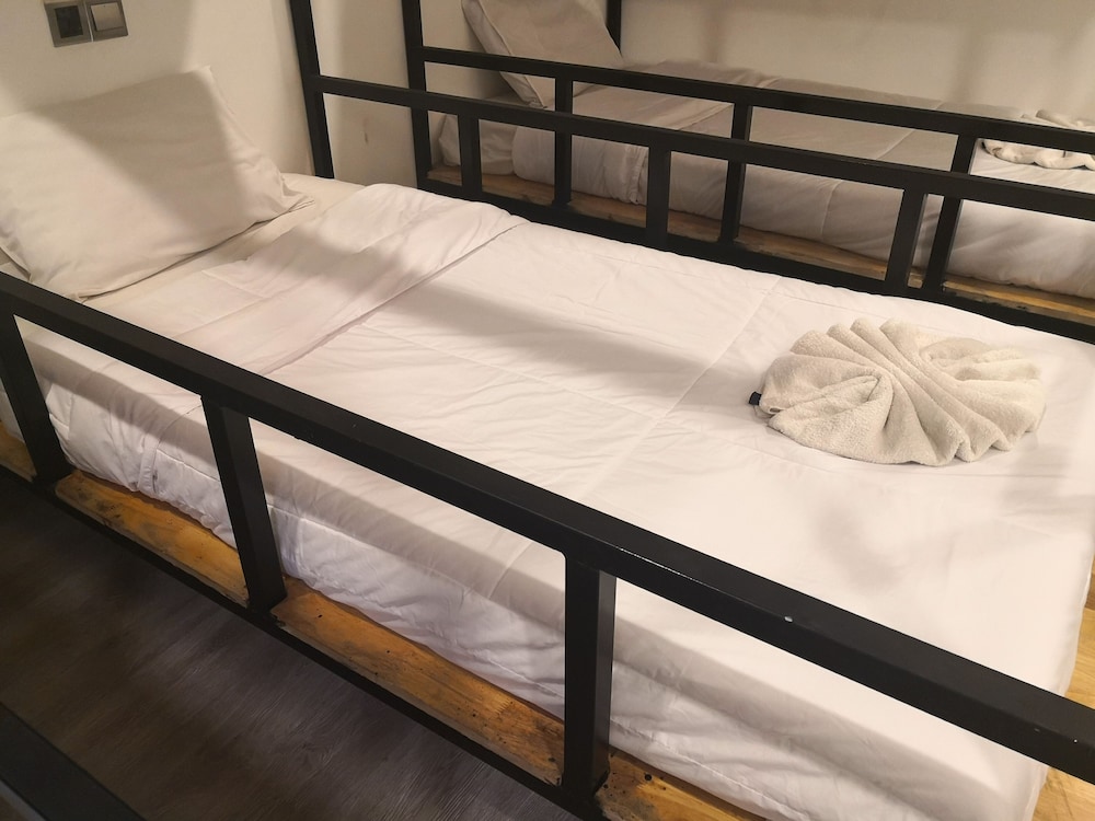 Harmony River Hotel 18/30