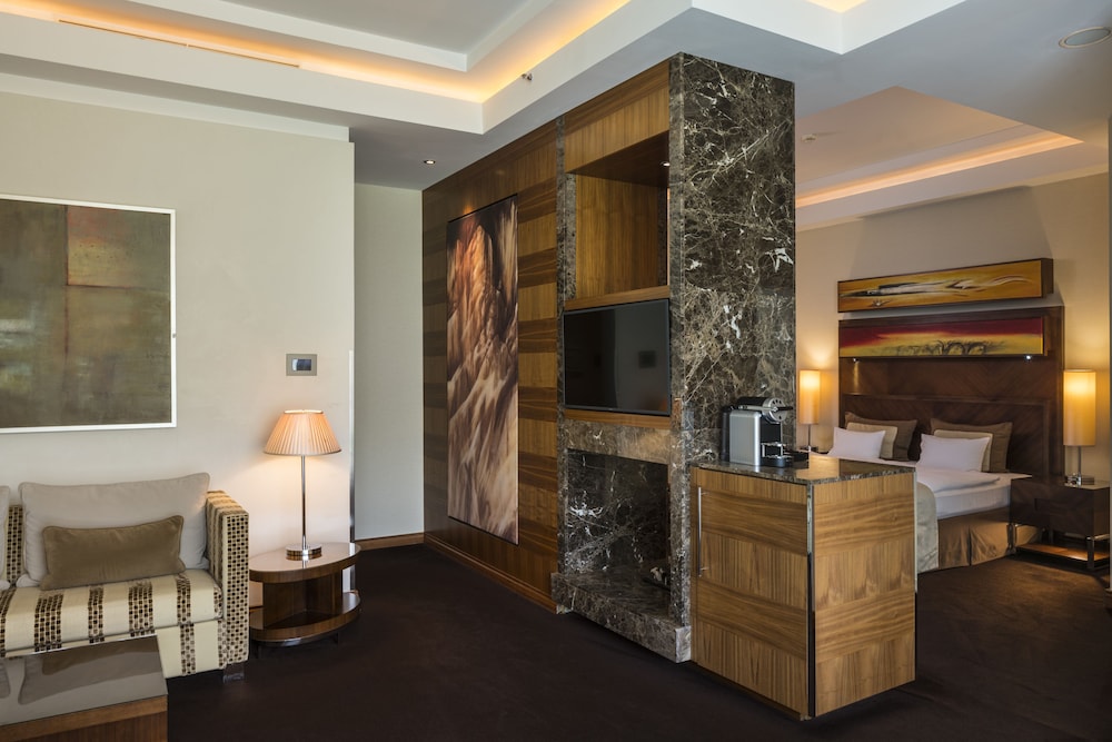 FALKENSTEINER SCHLOSSHOTEL VELDEN 53/83