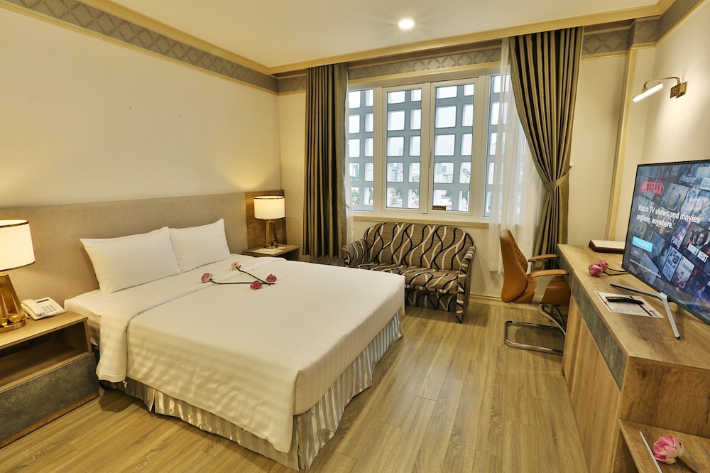Lotus Saigon Hotel 22/62