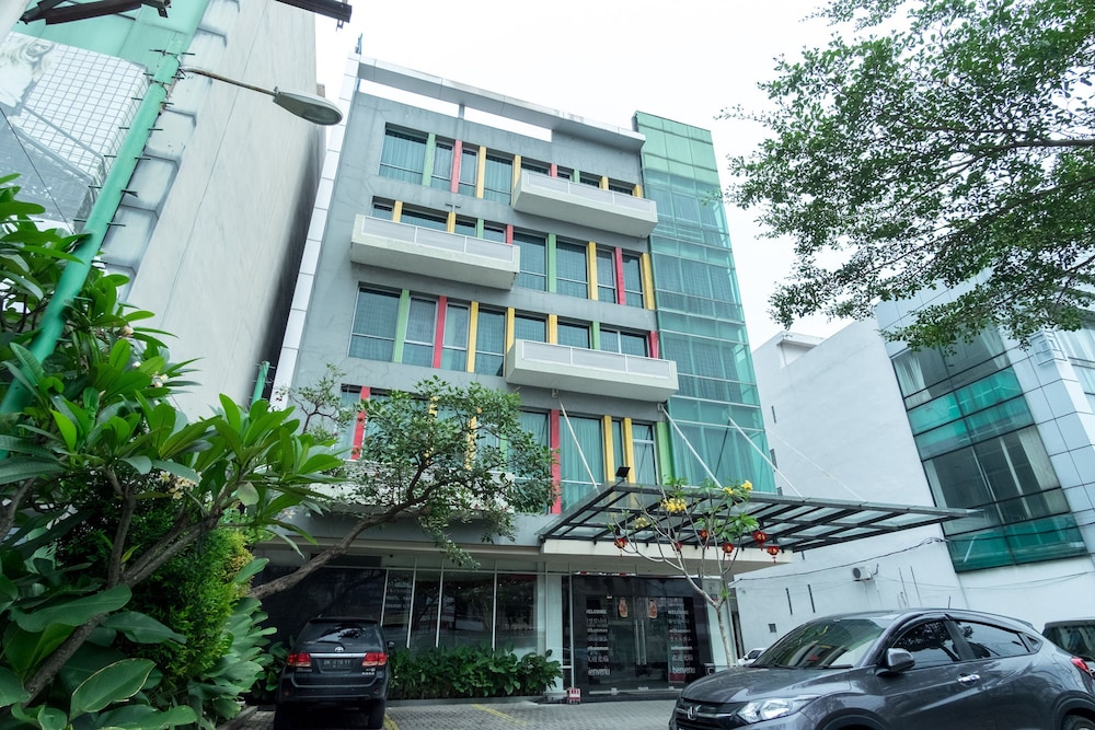 Oyo 319 Putra Mulia Hotel 1/32