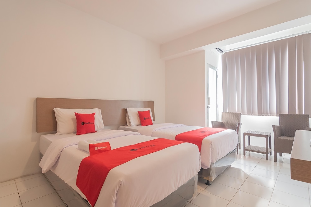 RedDoorz Apartment @ Emerald Towers Bandung 8/25