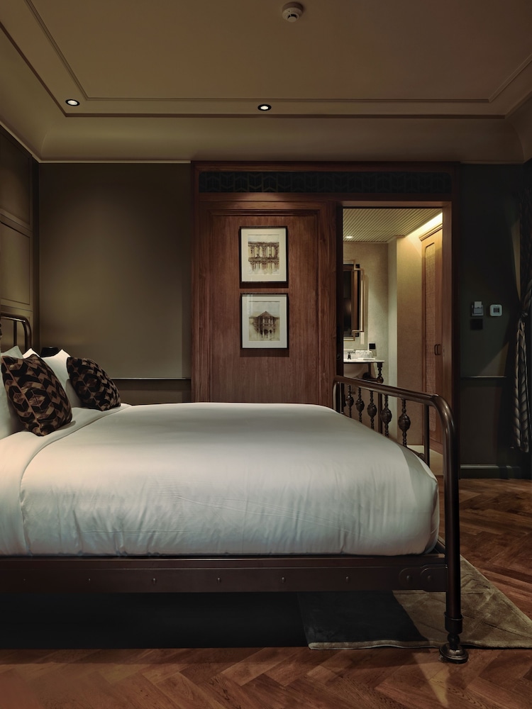 Hotel Verdigris 6/25