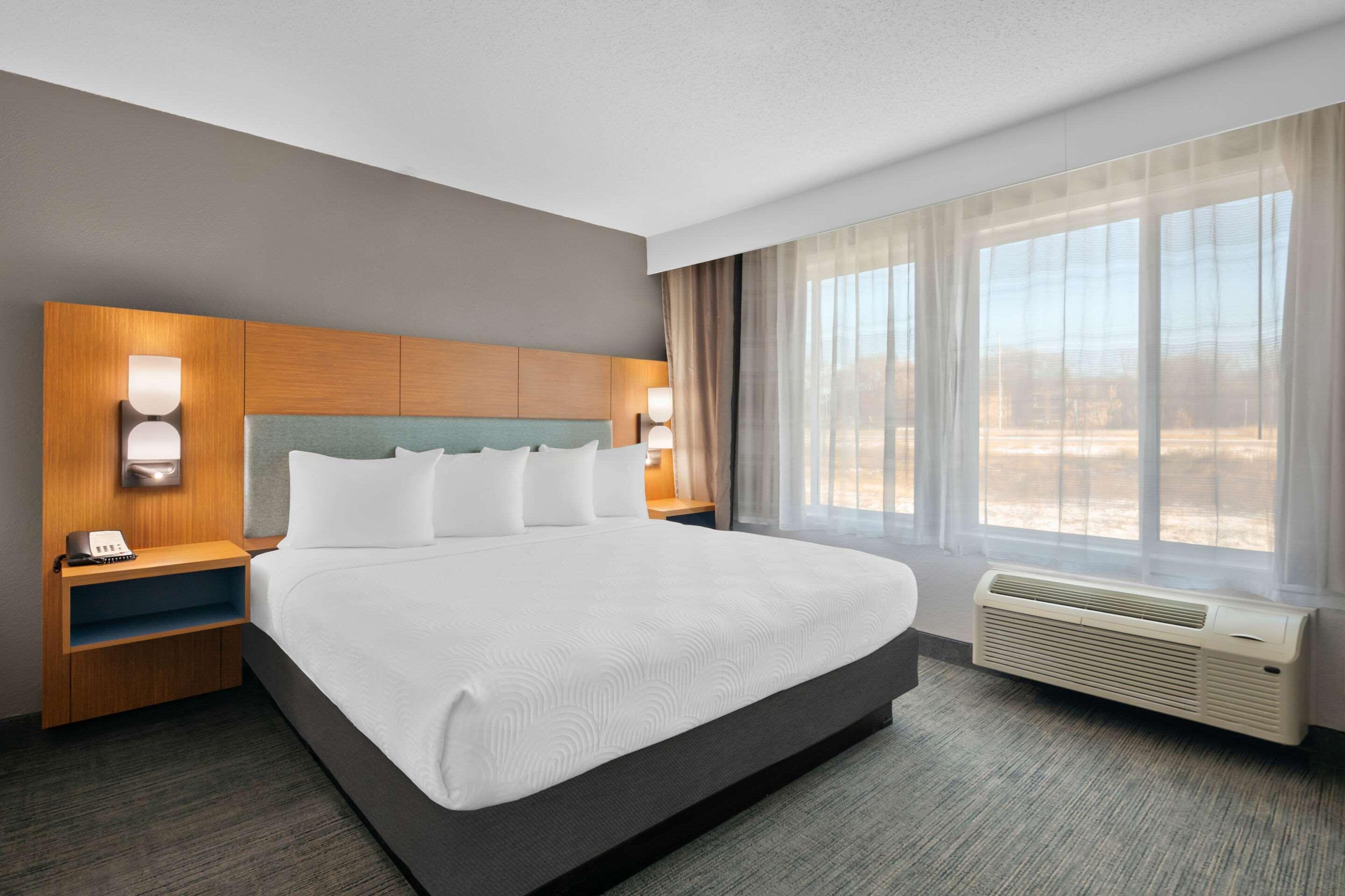 Efficiency, Suite, King Bed