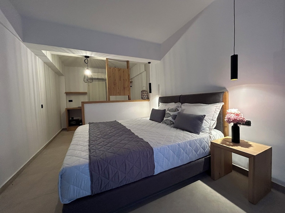 DELUXE, DOUBLE BED, PRIVATE POOL