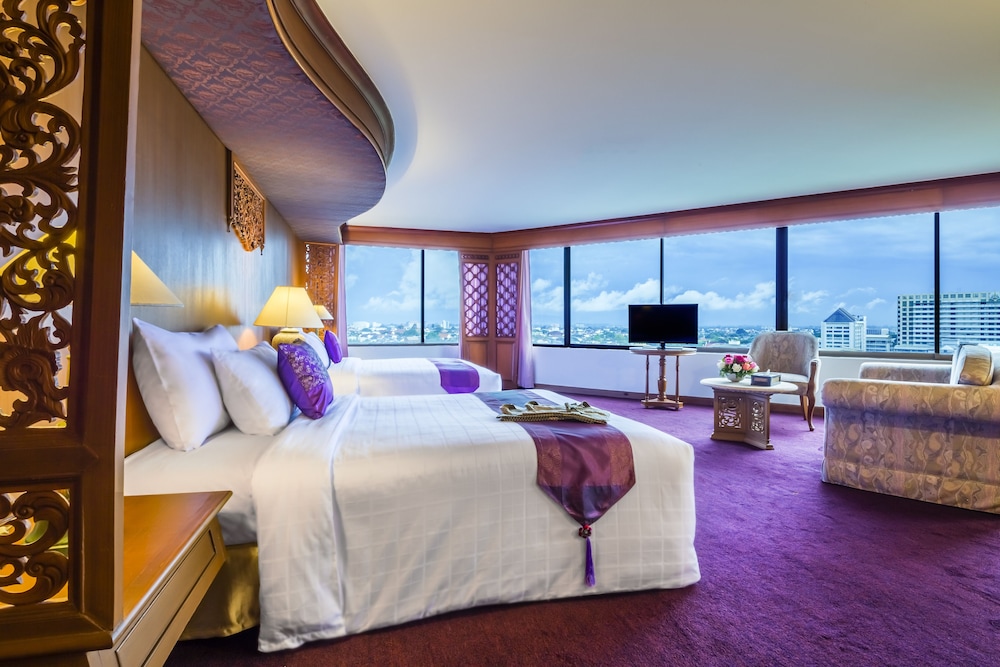 Lotus Hotel Pang Suan Kaew 11/25