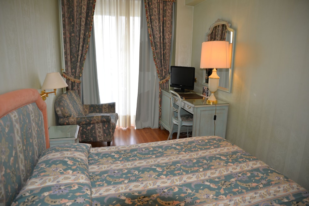 Grand Hotel Bristol 30/33