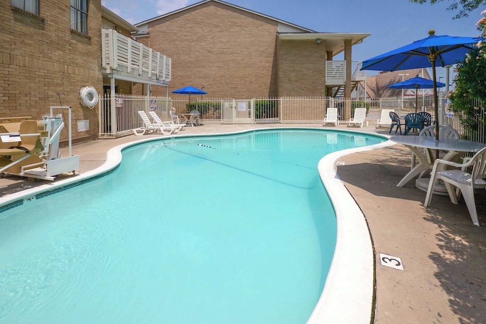 Motel6 Baytown, TX - Baytown East 50/63