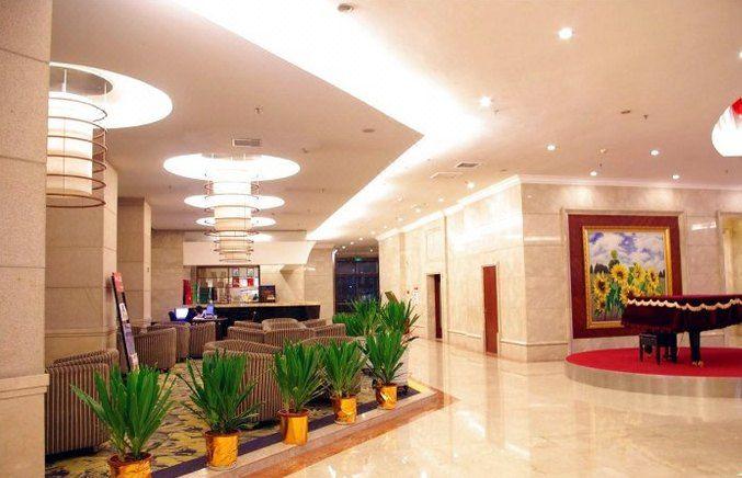 Glory Hotel 2/28