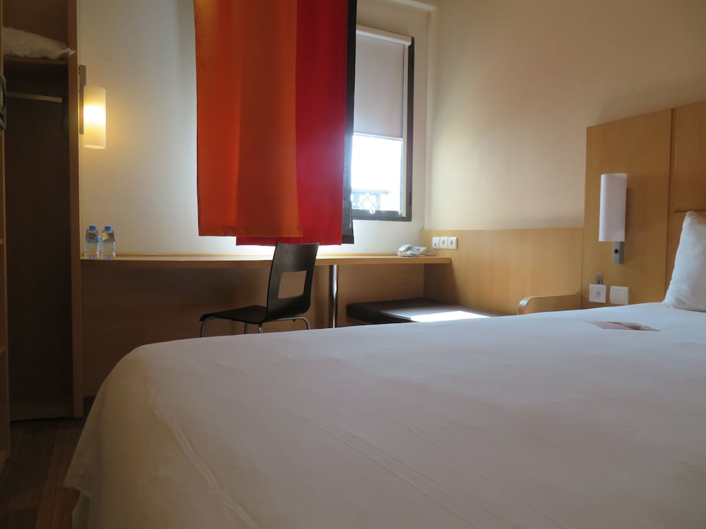 Ibis Tlemcen 12/50